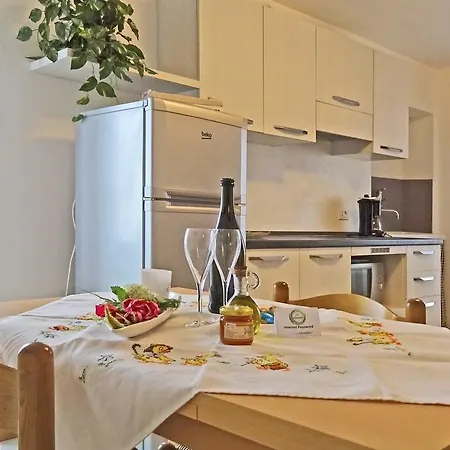 Apartment La Rotonda Apartments By Gardadomusmea